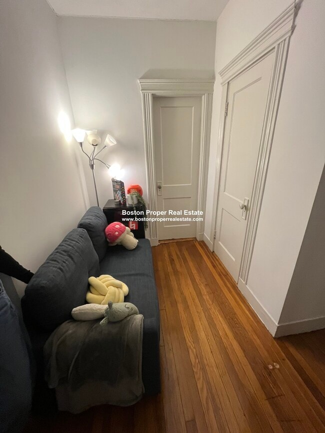 Building Photo - 52 Charlesgate E