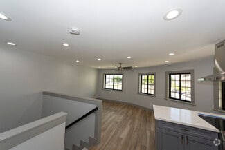 Building Photo - 1227 Elm St