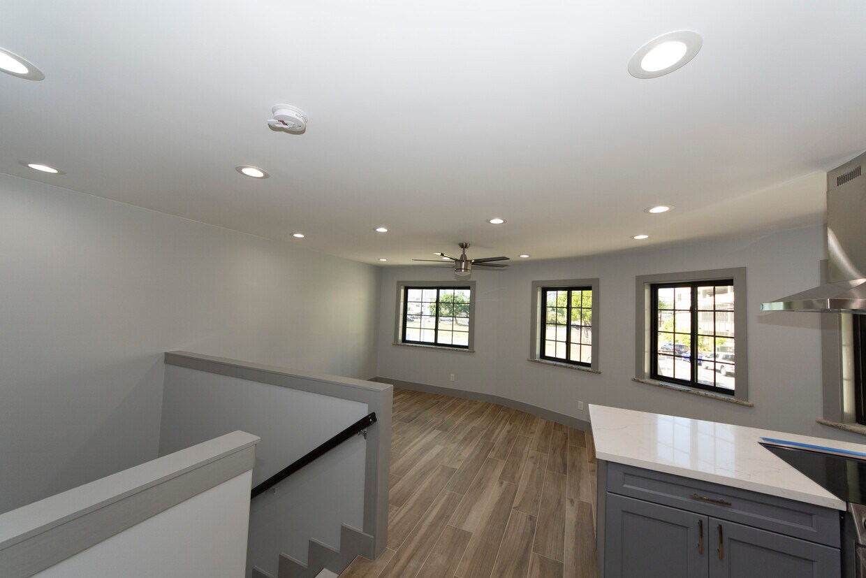 Foto principal - 1227 Elm St