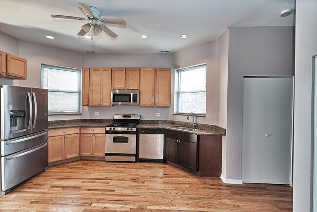 Building Photo - 4432 S Prairie Ave