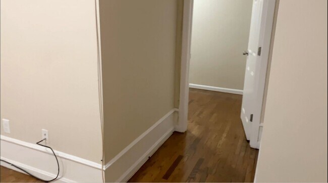 Building Photo - 3 Bedroom in South End, Eat-in Kitchen, Pe...