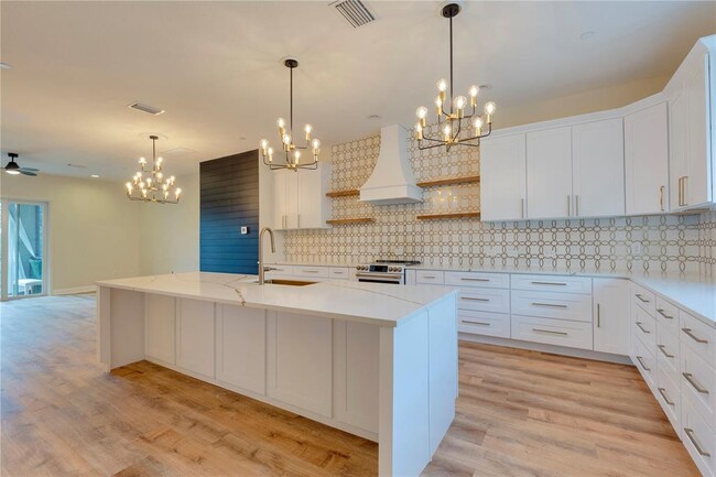 Building Photo - 10070 Bayou Grande Ave