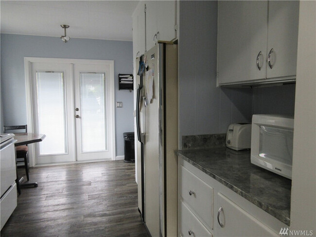 Building Photo - Move in Special Amazing 2 Bedroom 1 Bath W...