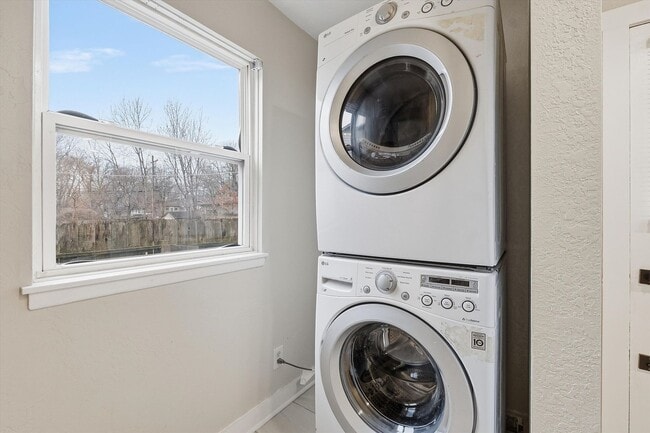 Building Photo - 4517 E 112 St