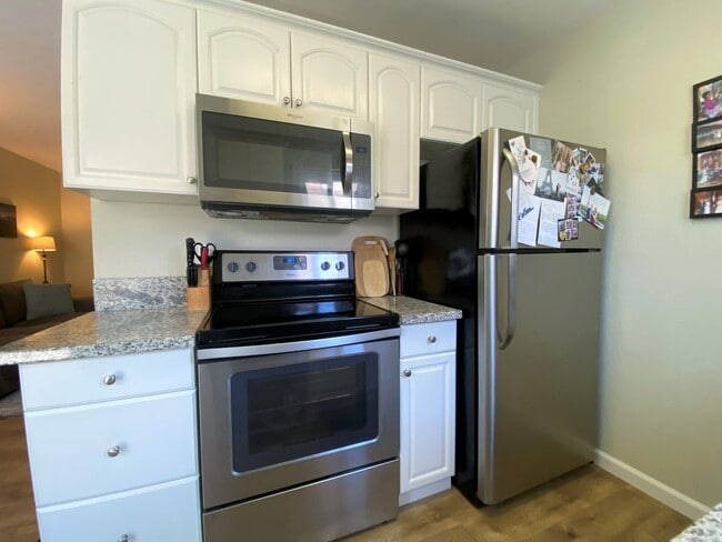 Foto del edificio - ***MOVE IN SPECIAL*** Updated Normal Heigh...
