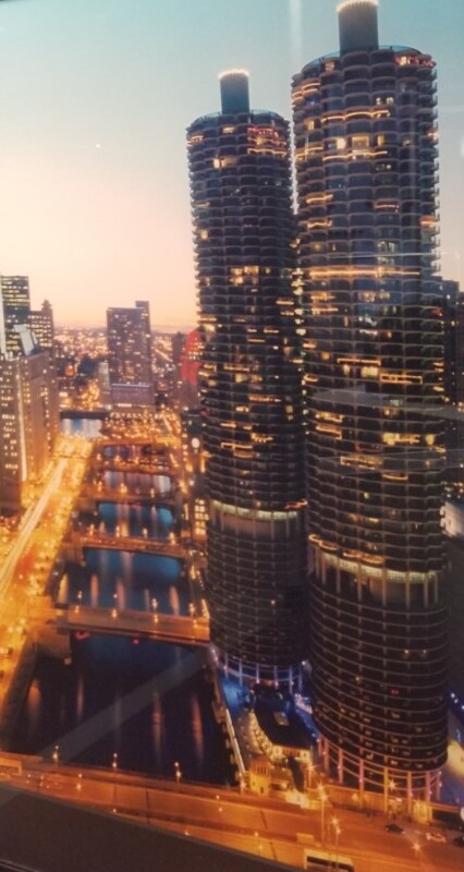 Foto principal - 300 N State St