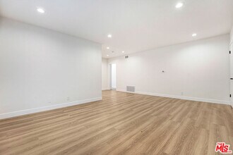 Building Photo - 525 N Sweetzer Ave