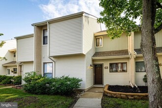 Building Photo - 63 Viburnum Ln