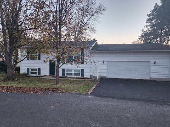 Building Photo - 10460 Savannah Ave