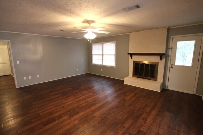 Foto del edificio - Newly remodeled 3bed/2bath house available...