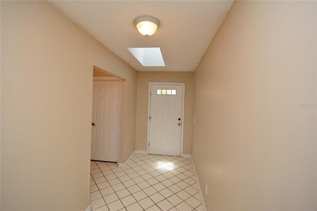 Building Photo - 30 Farmsworth Dr