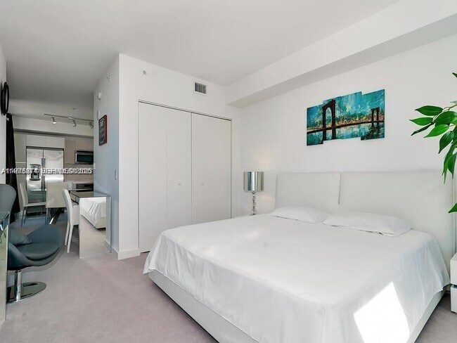 Foto del edificio - 4250 Biscayne Blvd