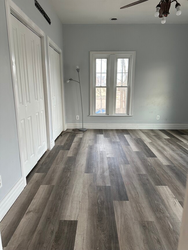 Building Photo - 322 S Elm Ave