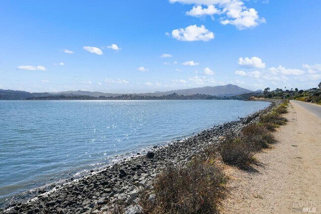 Building Photo - 765 Tiburon Blvd