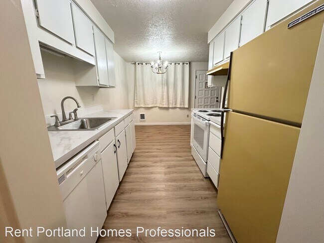 Building Photo - 2 br, 1 bath House - 6055 SW 68th Court
