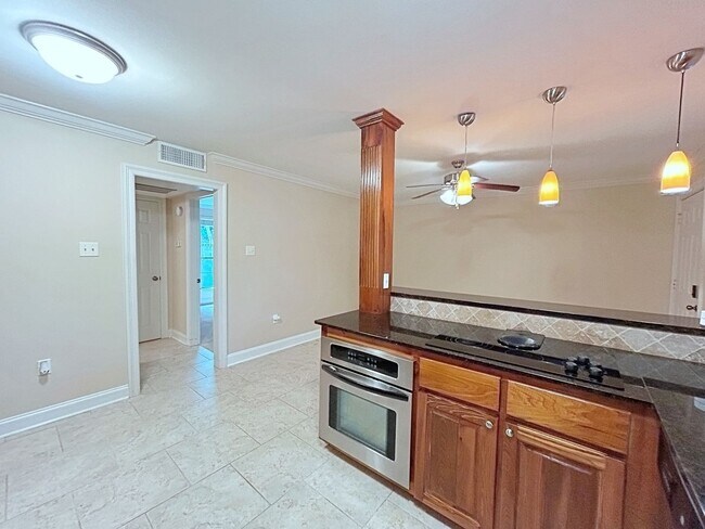 Building Photo - 1 Bedroom Condo for rent