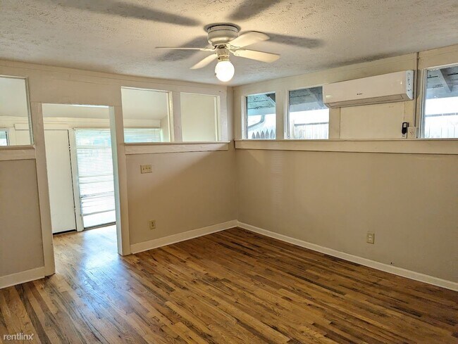Building Photo - 2 br, 1 bath 4plex - 205 Hampshire Avenue