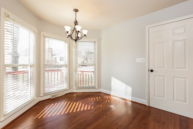 Building Photo - Adorable 3 Bedroom Cape Cod
