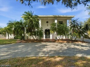 Building Photo - 4920 Shady River Ln