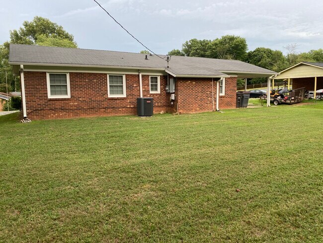 Foto del edificio - 1208 Greenwich Rd