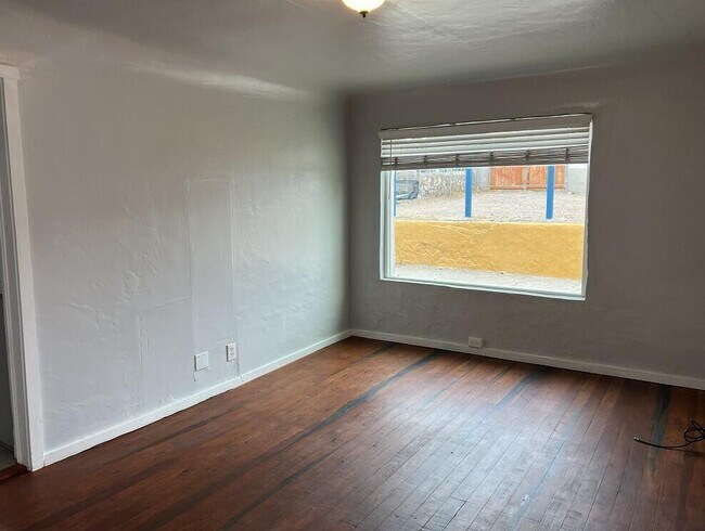 Building Photo - 2618 Idalia Ave