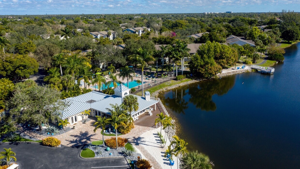 Descubra su nuevo hogar en River Reach, un santuario con un lago de 4 hectáreas y acceso directo al río Gordon y al Golfo de México. - River Reach
