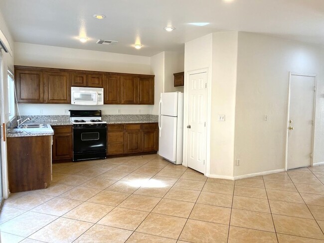 Building Photo - Gorgeous  2 story single family house