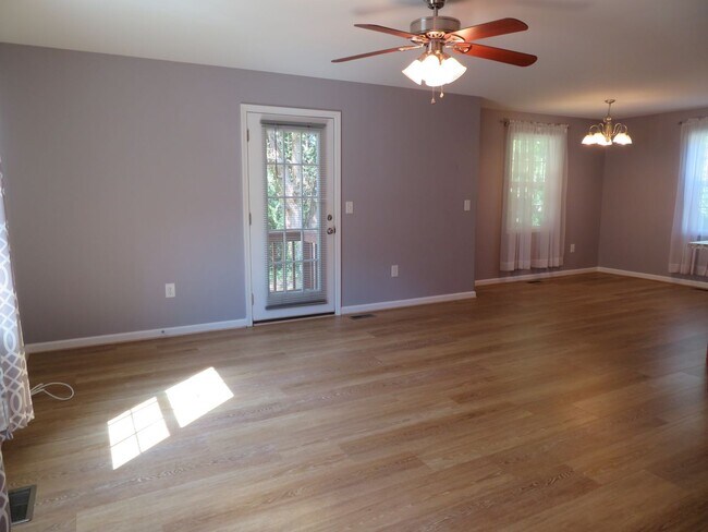 Foto del edificio - Spacious Home in West Point