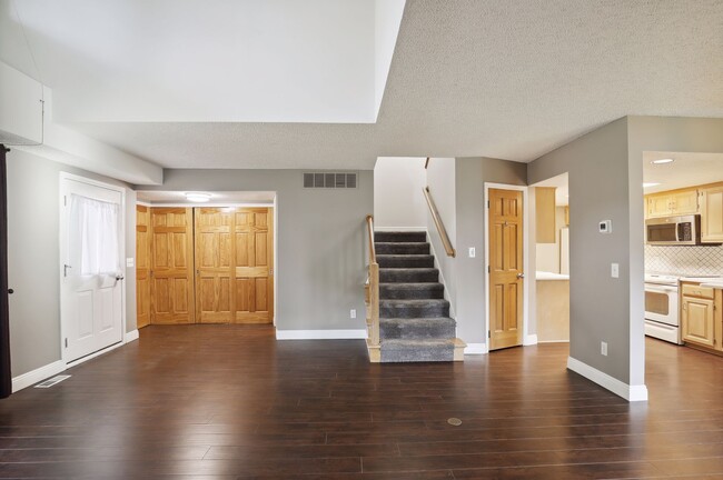 Main Floor - 18717 Clear View Ct