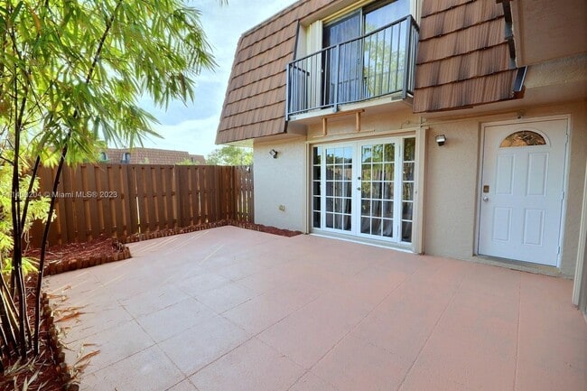 Foto del edificio - 4173 Forest Hill Dr