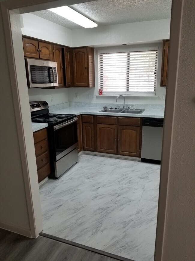 Foto del edificio - 9002 Emberglow Ln