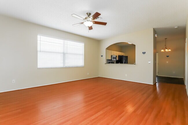 Building Photo - 927 Grand Canyon Dr