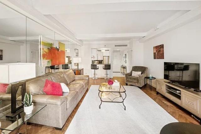 Foto principal - 1 bedroom in New York NY 10019