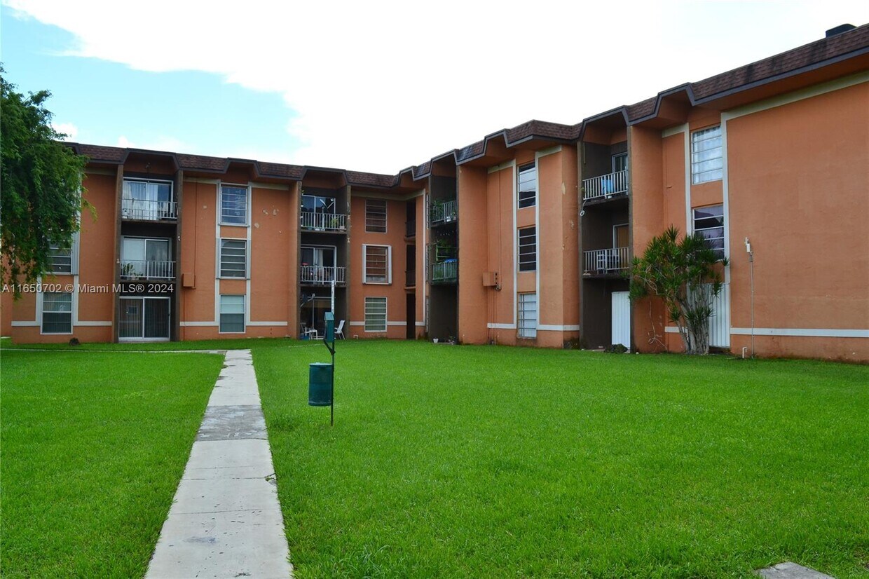 Primary Photo - 9429 SW 76th St