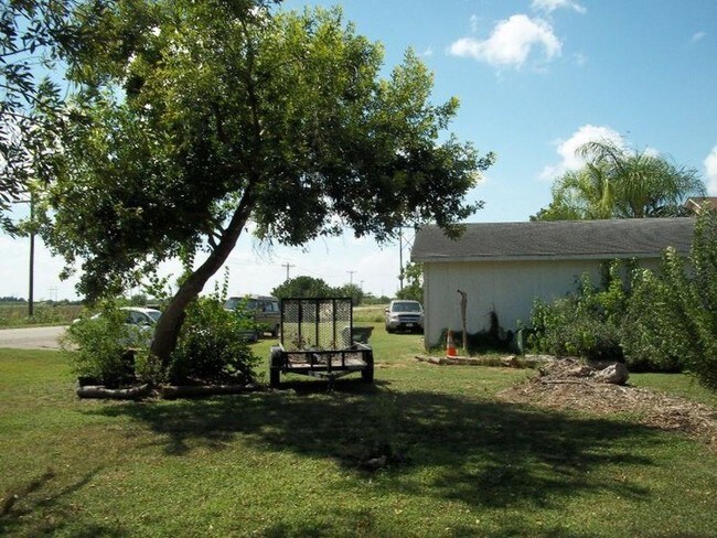 Foto del edificio - 19349 Landrum Park Rd
