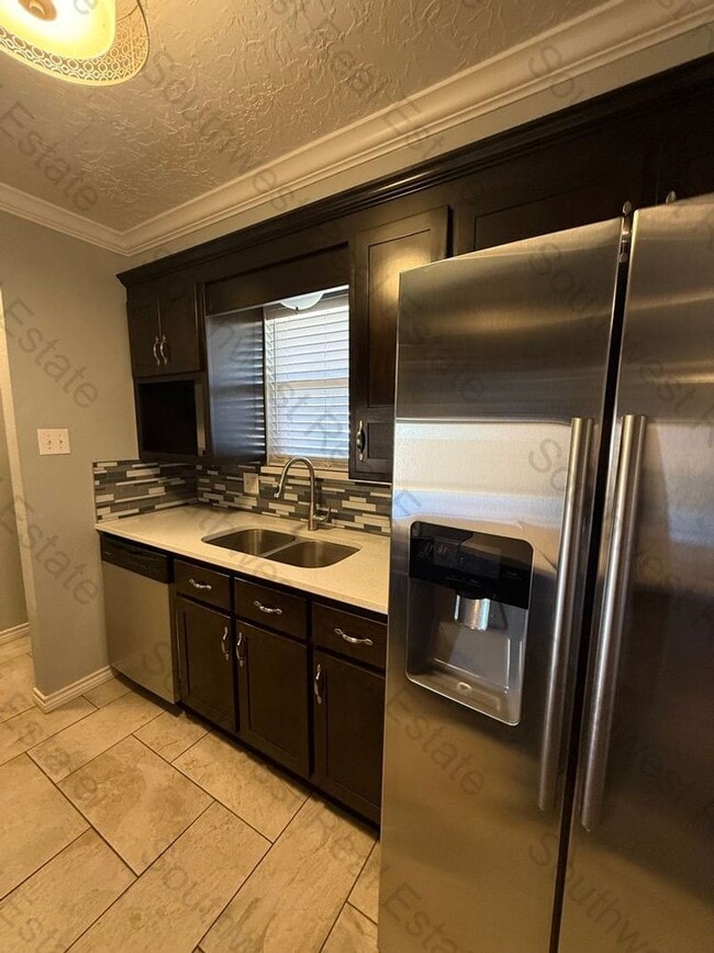 Building Photo - Beautiful 3 bedroom 2 bath home.