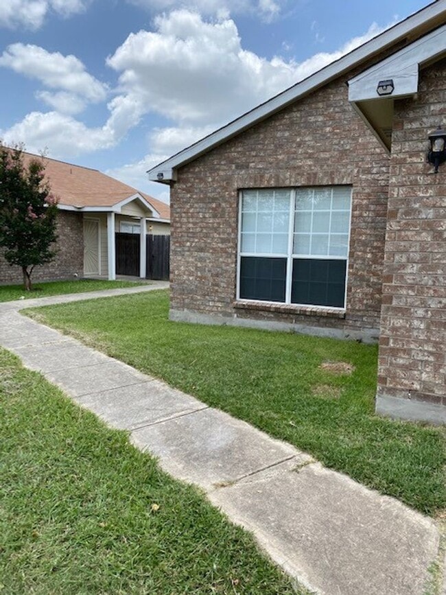Foto del edificio - 5607 Lakebend W Dr