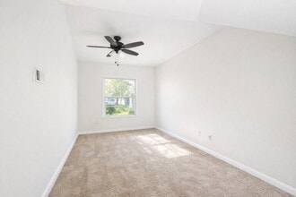 Building Photo - 2220 Ripple Creek Dr