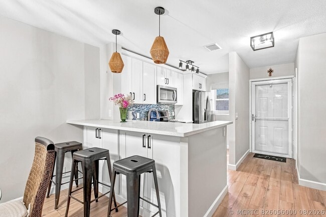 Building Photo - 9427 S Ocean Dr
