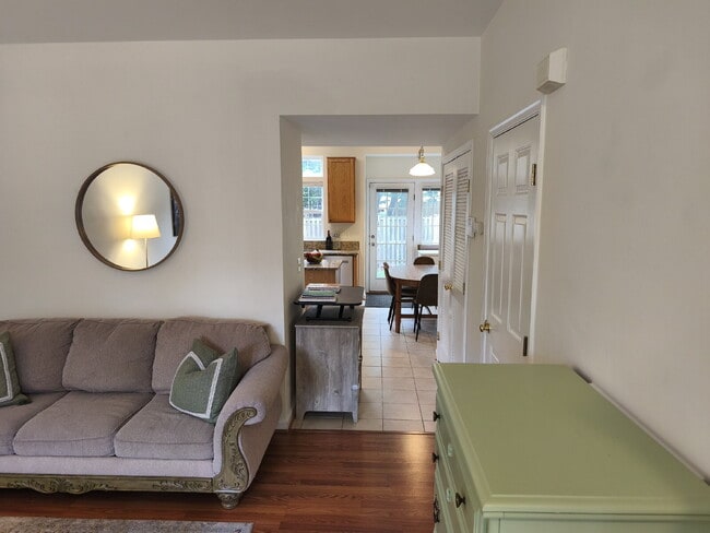 Building Photo - Well-Kept Ashburn Village Townhouse with T...