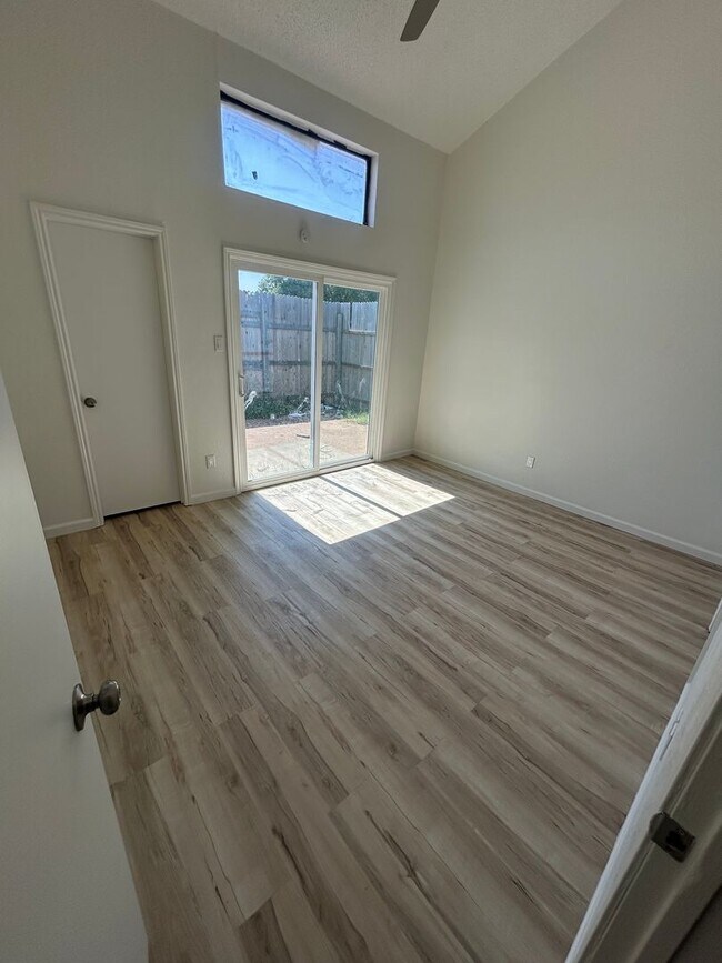 Foto del edificio - At such an affordable rental rate, this ho...