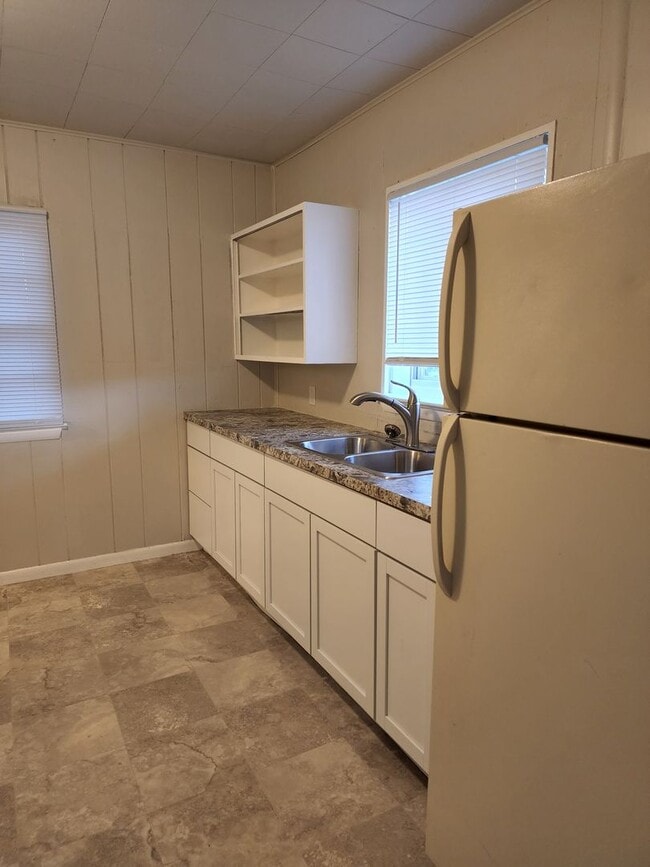 Interior Photo - Ames Ct (KC-AM)