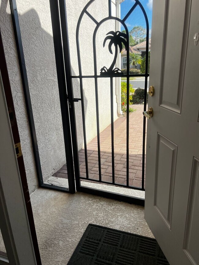 Foto del edificio - 3BD/2BA/3 Car Garage in Stoneybrook