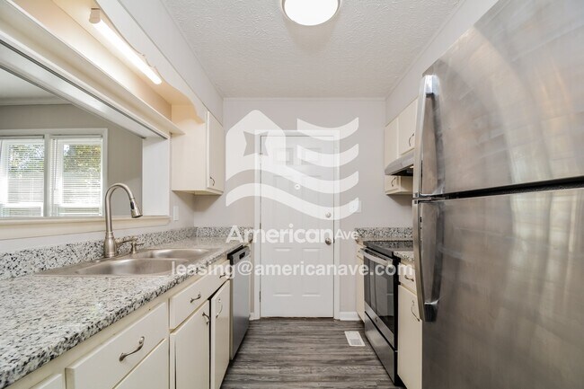Foto del edificio - 1609 Hickory Ridge Court, 28304; #1466243 ...