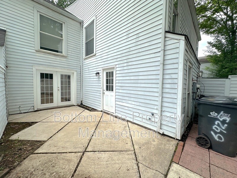 Foto principal - 6925 Stonington Ln
