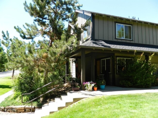 Building Photo - 1933 NW Monterey Pines Dr