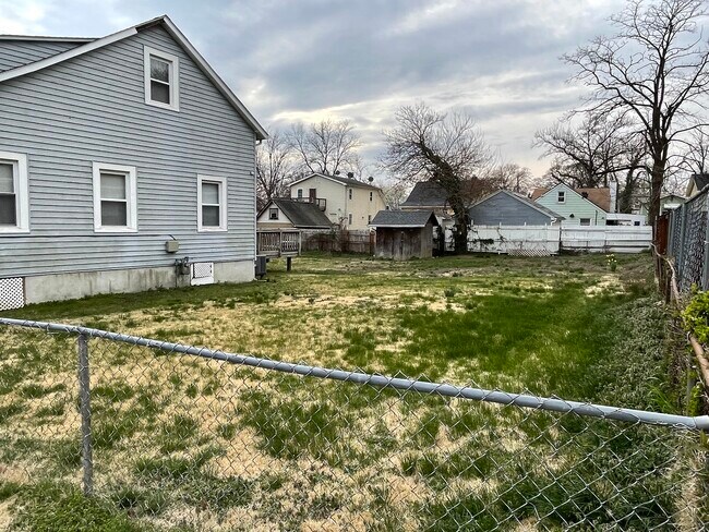 Building Photo - 6308 61st Pl