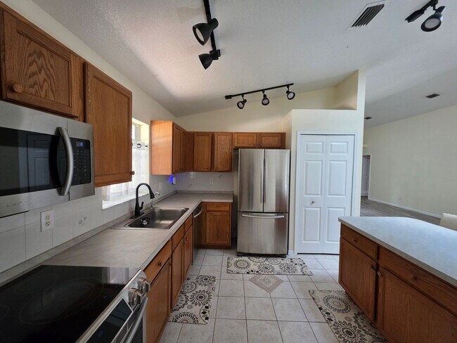 Foto del edificio - Pool Home in Vero Lake Estates 3/3 with Bonus Room