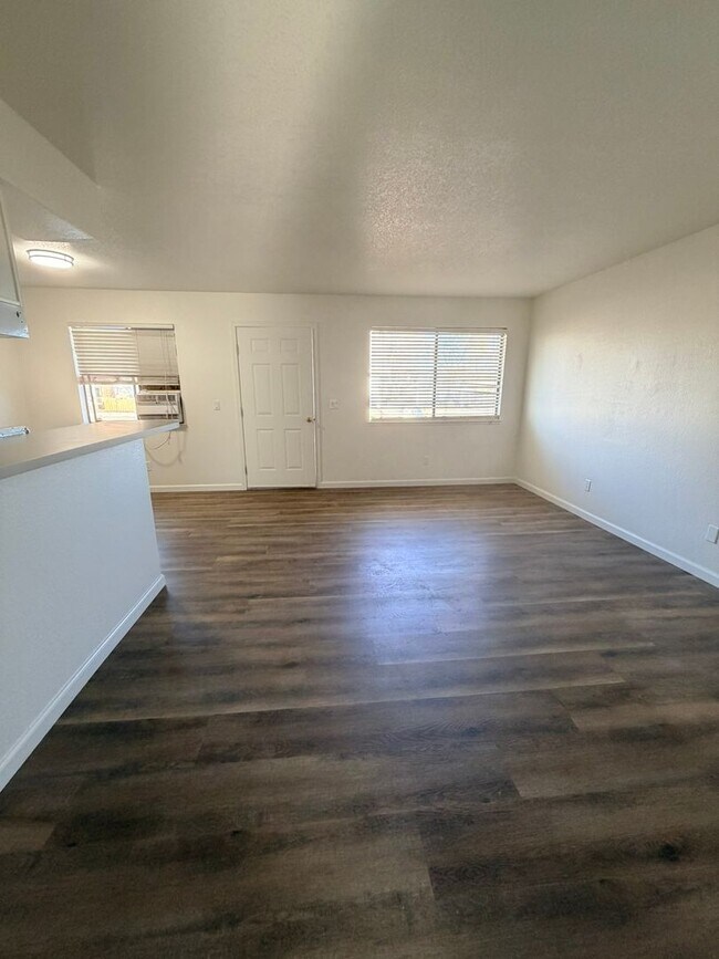 Foto del edificio - 199 N Broadway St