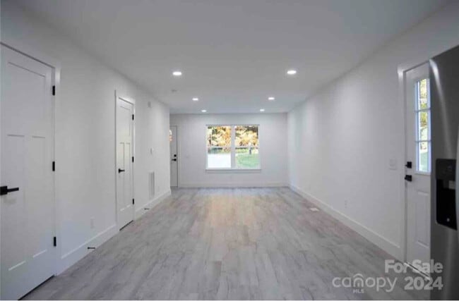 Foto del edificio - 2102 24th St NE